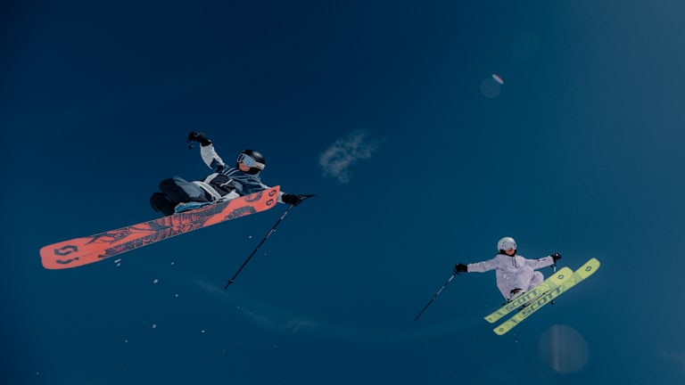 Kids skiing in Scott ski jackets
