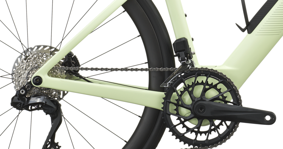 Shimano 105 Di2 drivetrain and cassette detail