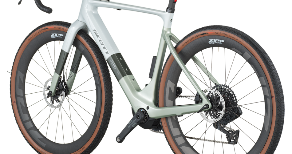 SRAM Force XPLR AXS drivetrain and cassette detail