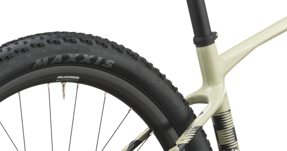 29x2.4in tubeless ready tyre clearance