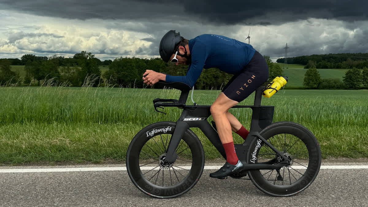 Jonas Deichmann completa il Challenge 120
