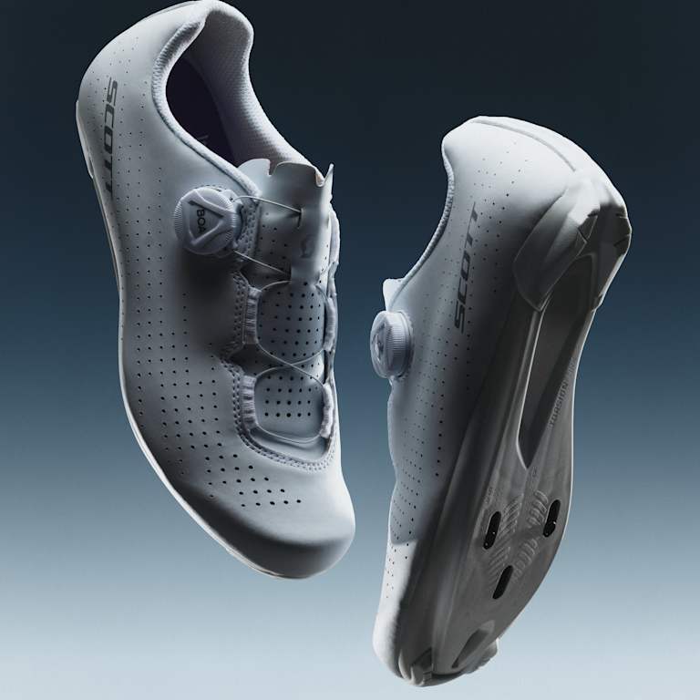 Floating Road Comp shoe side view.