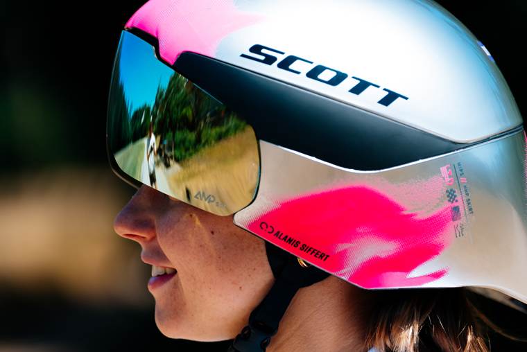 Close-up of the Don't Duck With Me slogan on Alanis Siffert's custom SCOTT SPLIT Mips helmet